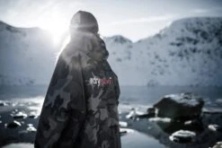 Dryrobe Advance Long Sleeve Black Camouflage - RECYCLED -Outdoor Tent Shop 3F1A27752048 2024x2024 9aaf49b2 bb6b 4a1d af9f 4ca9efd4efd4